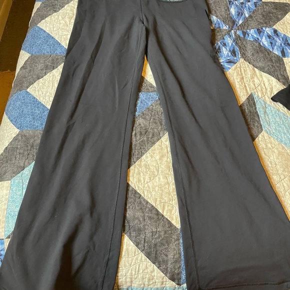 Lululemon flare like new🦋🌺☘️☘️ - Picture 8 of 12